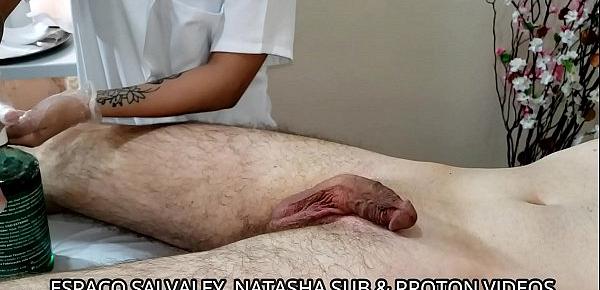  Passing the cream after the depilation with wax - Espaço Salvaley